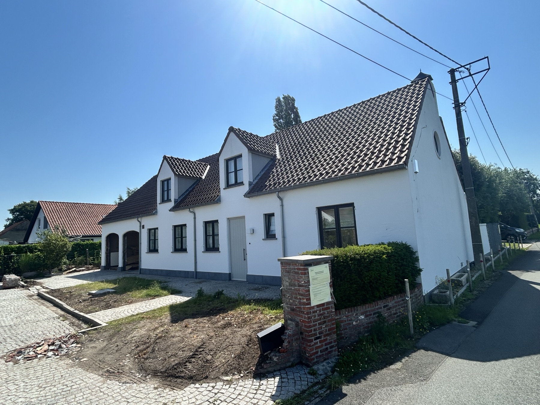 Woning tijdens de laatste fase van de dakrenovatie