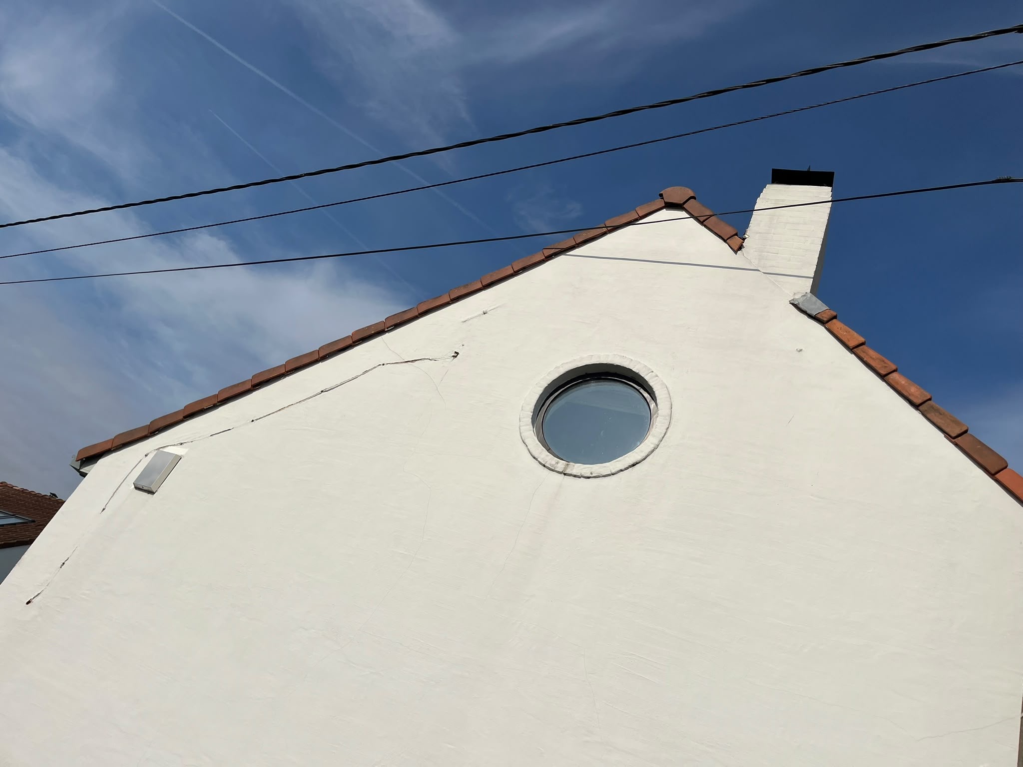 Renovatieproject in Damme met witte gevel